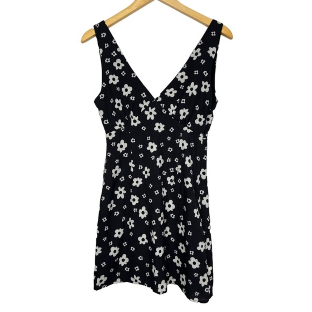 Princess Polly Quincy Mini Dress Black White Daisy Floral V-Neck Size US 2 NEW - Picture 6 of 9